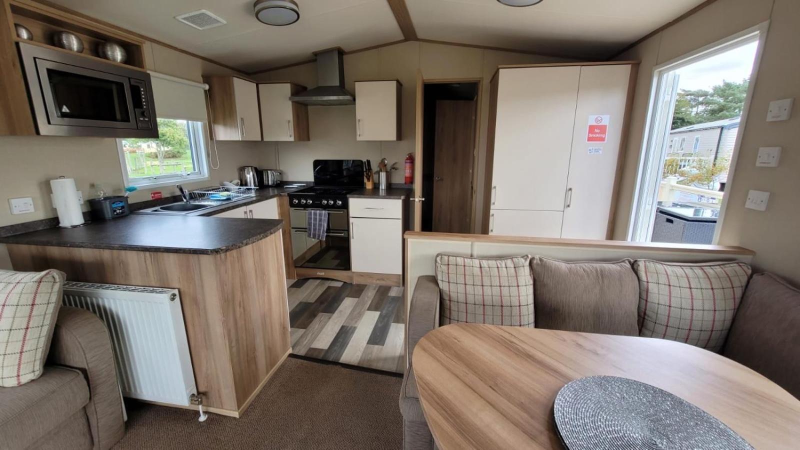 Tattershall Lakes Kingfisher Caravan 8 Berth With Hot Tub & Wifi Dış mekan fotoğraf