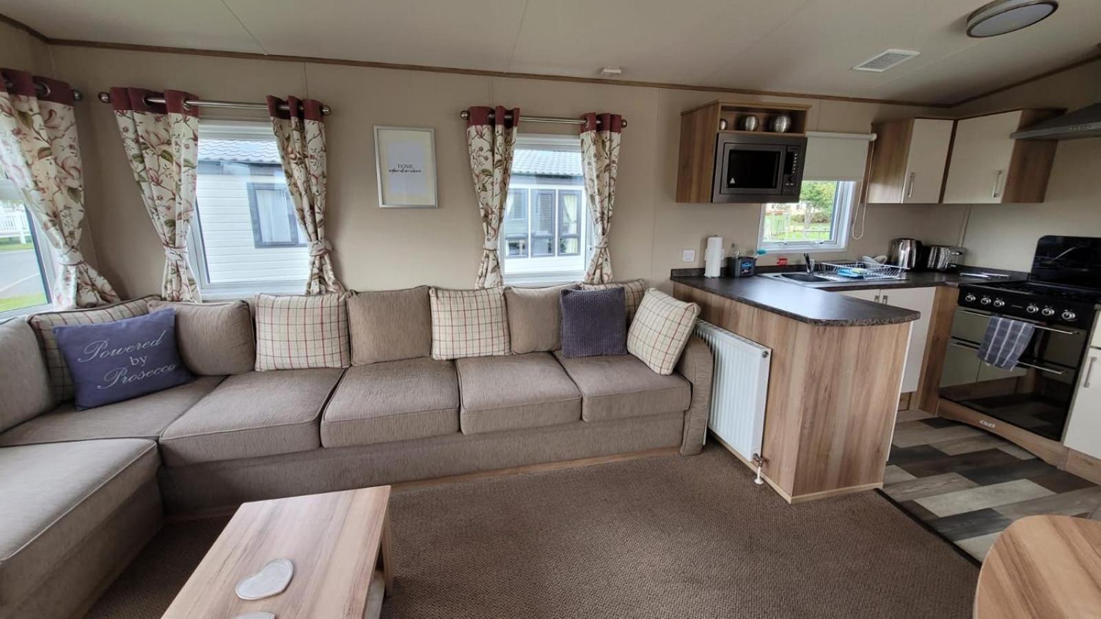 Tattershall Lakes Kingfisher Caravan 8 Berth With Hot Tub & Wifi Dış mekan fotoğraf