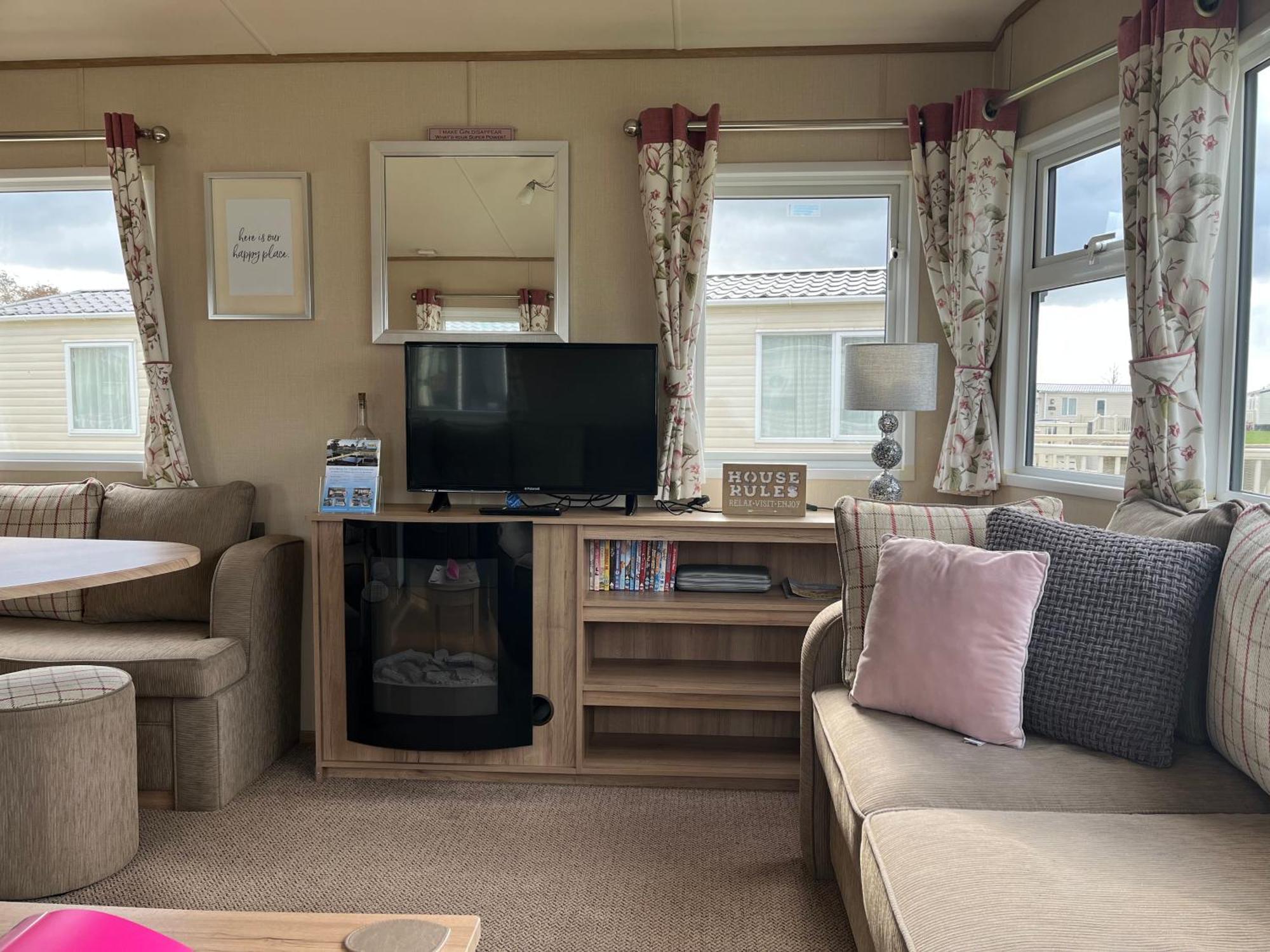 Tattershall Lakes Kingfisher Caravan 8 Berth With Hot Tub & Wifi Dış mekan fotoğraf