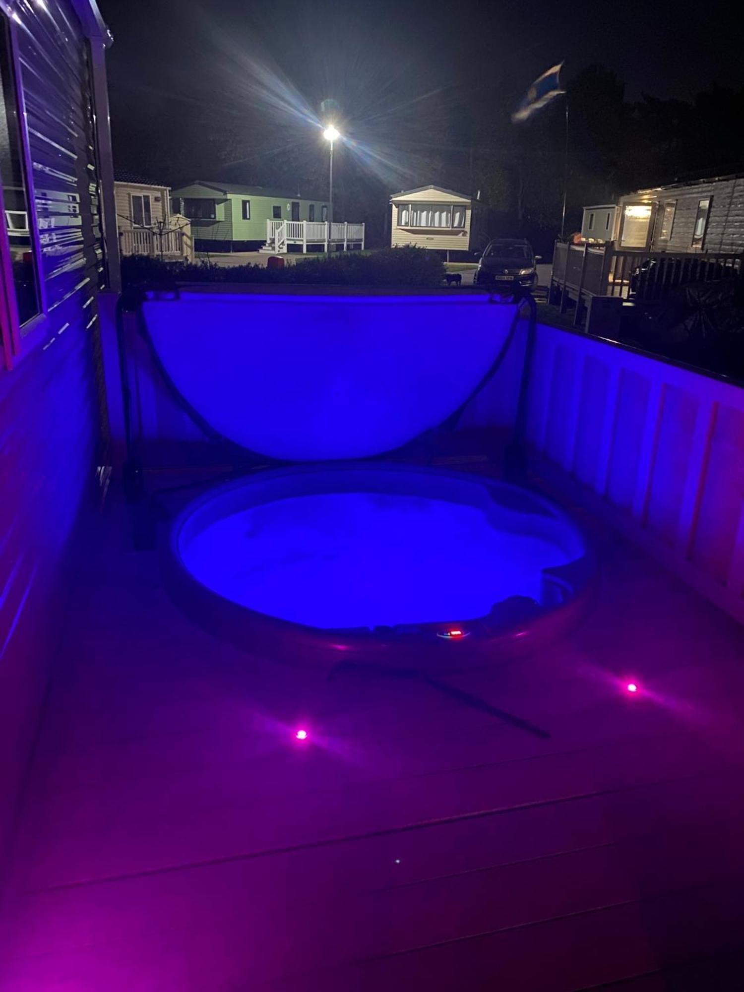 Tattershall Lakes Kingfisher Caravan 8 Berth With Hot Tub & Wifi Dış mekan fotoğraf