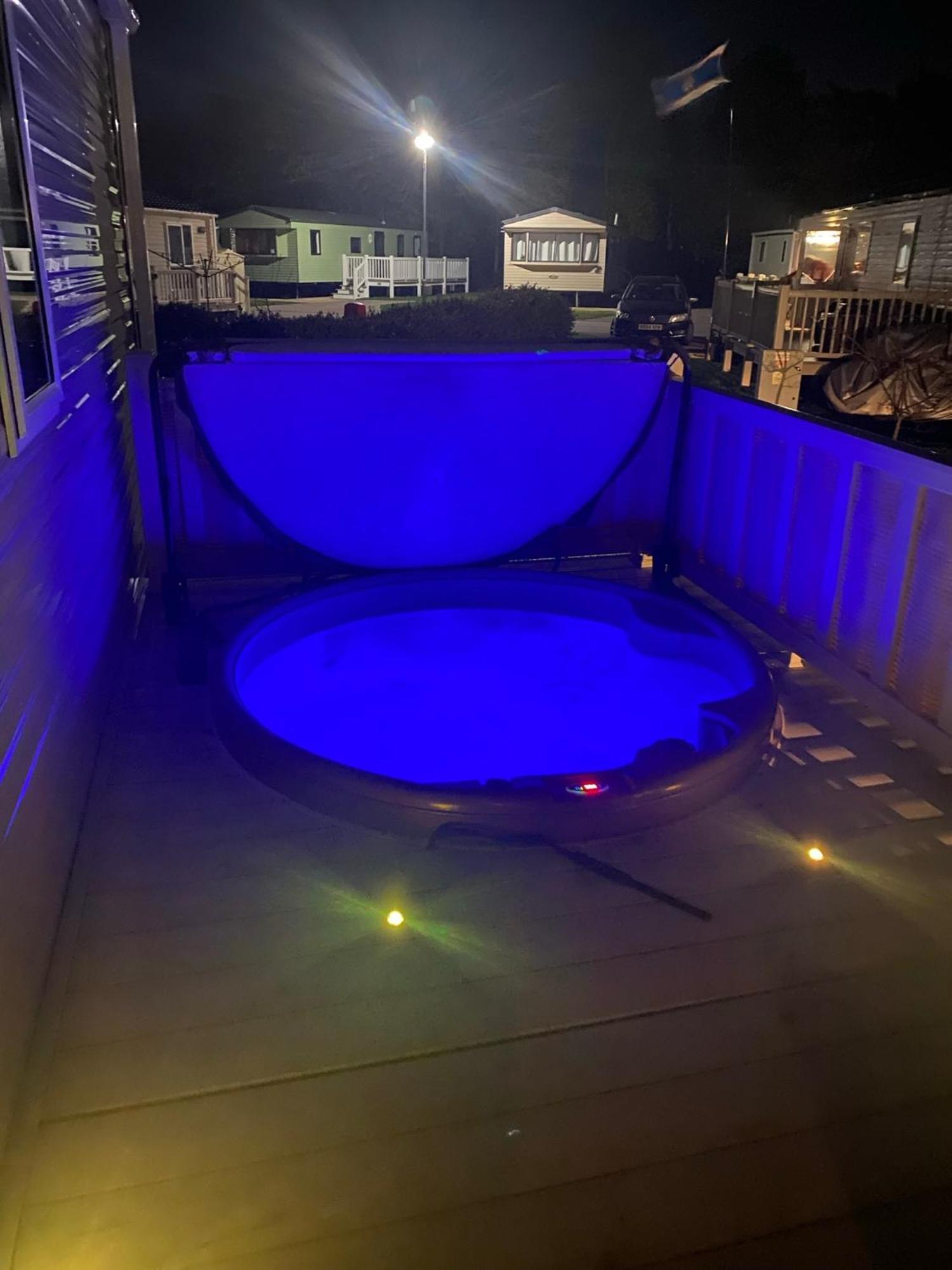 Tattershall Lakes Kingfisher Caravan 8 Berth With Hot Tub & Wifi Dış mekan fotoğraf